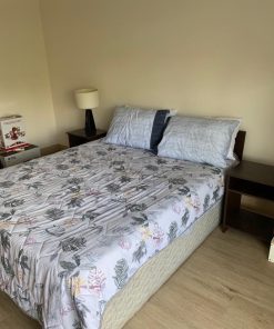 Cama 2p + Respaldo + Veladores