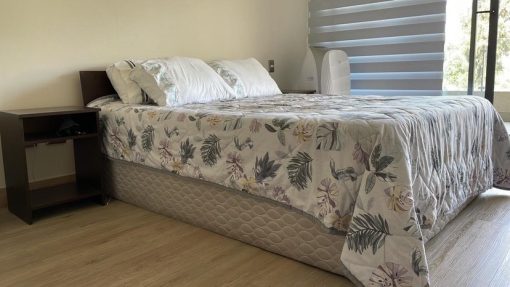 Cama 2p + Respaldo + Veladores